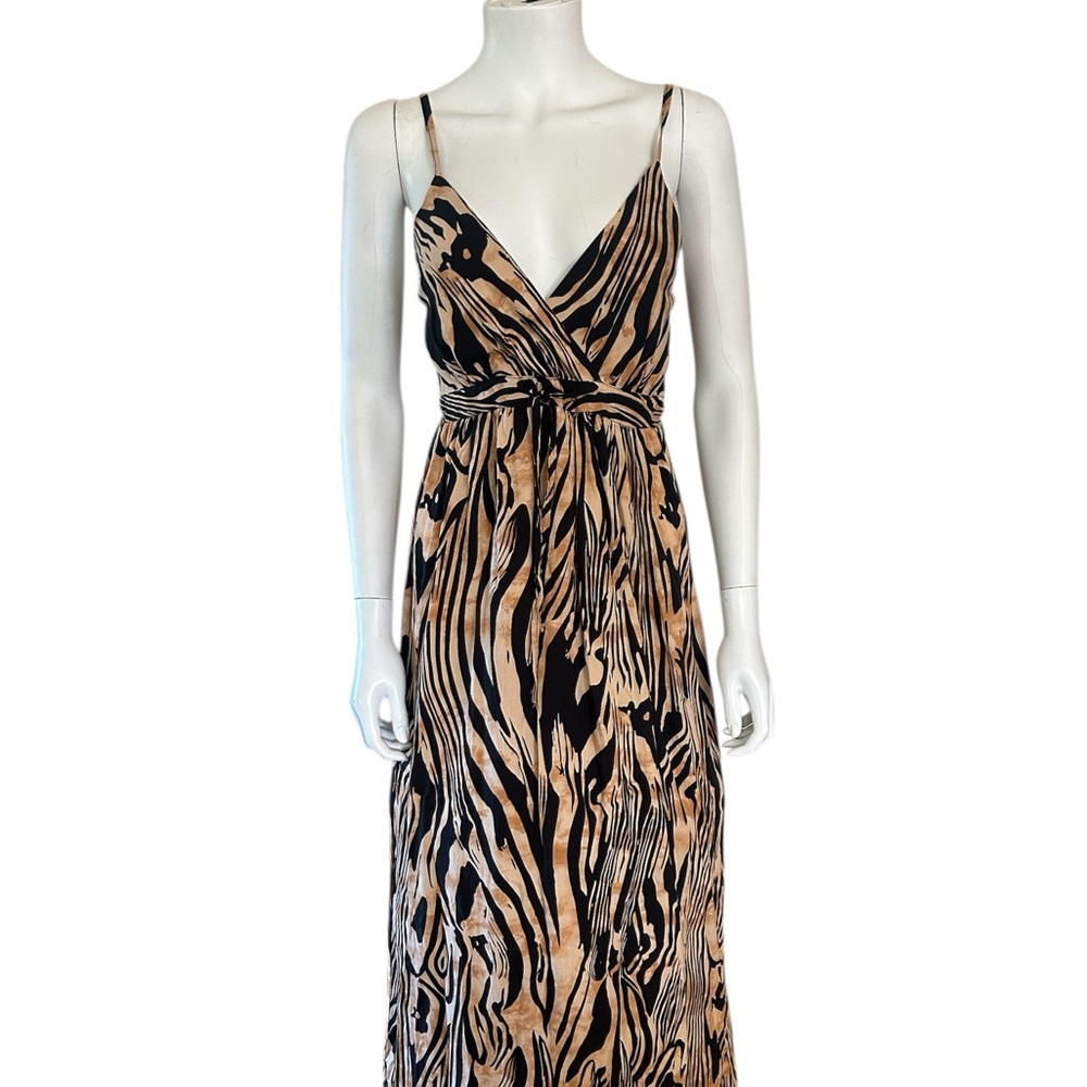 Chic Black and Tan Maxi Dress
fits S/M.  3005 B